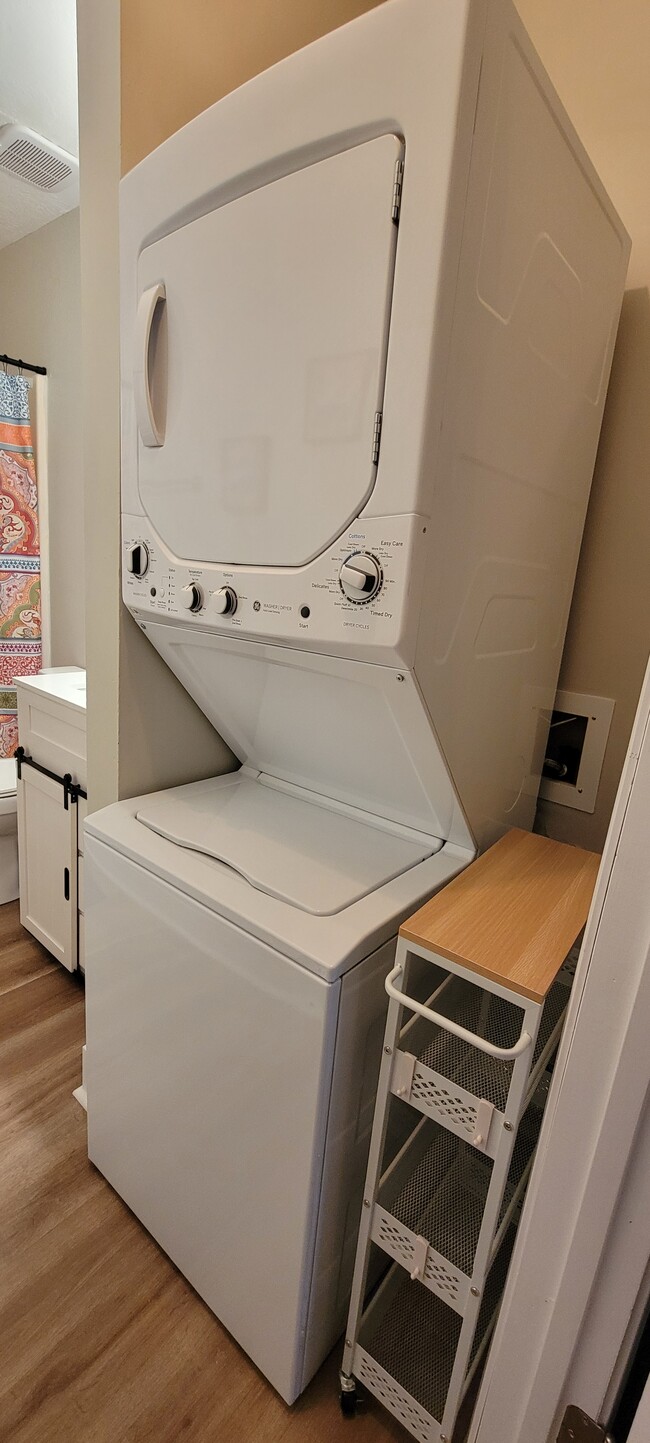 Photo - 405 Blyth Rd