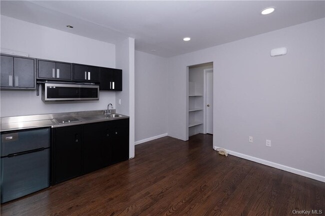 Photo - 142 E Sunnyside Ln Unit Side Entry