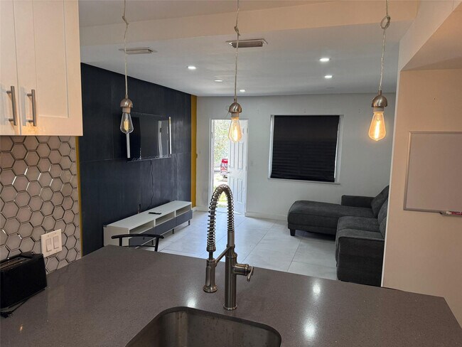 Photo - 2201 Greene St. Unidad 2