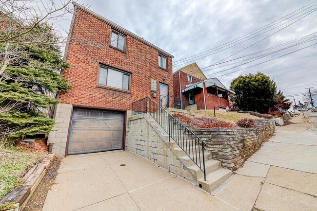 Photo - Amazing 3 bedroom home in South side available May 1!