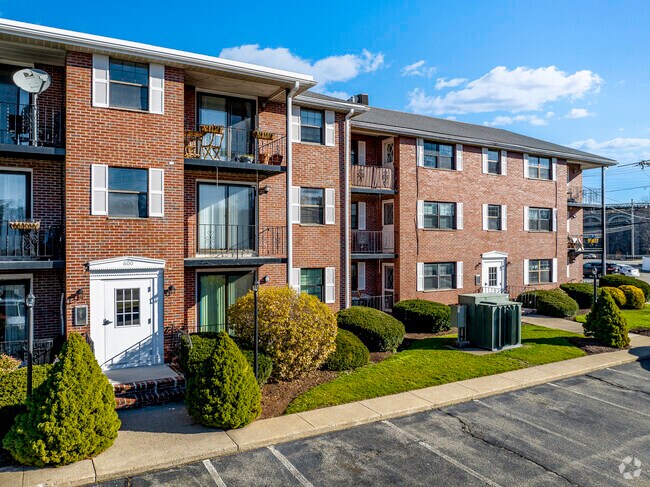Photo - Canton Crossing Apartments
