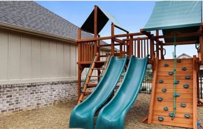 Photo - Coming in May with a FENCED YARD