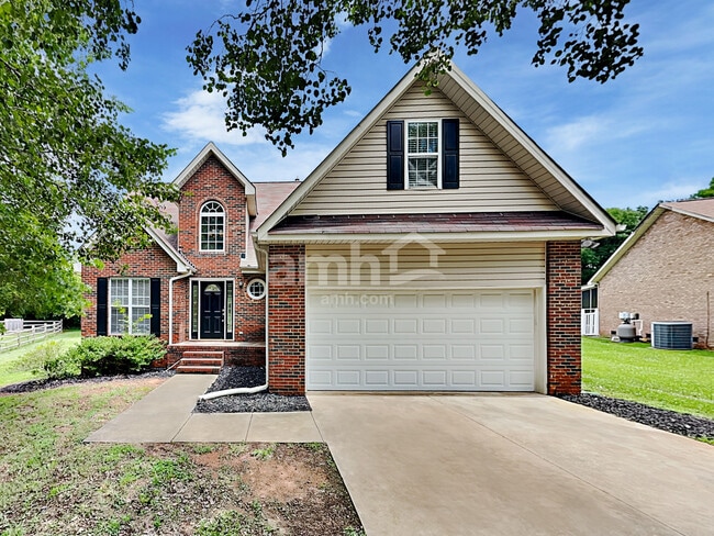 Photo - 140 Tennyson Ct House
