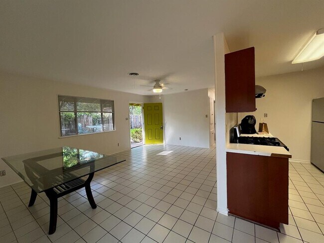 Photo - 804 E 32nd St