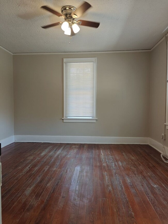 Photo - One Month's Free Rent!