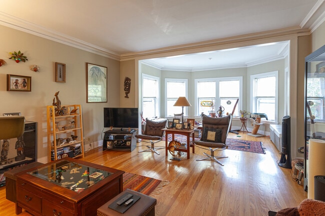 1451 W Berwyn Ave