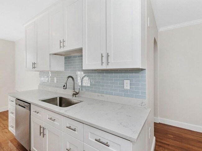 Photo - 50 Follen St Unidad #202