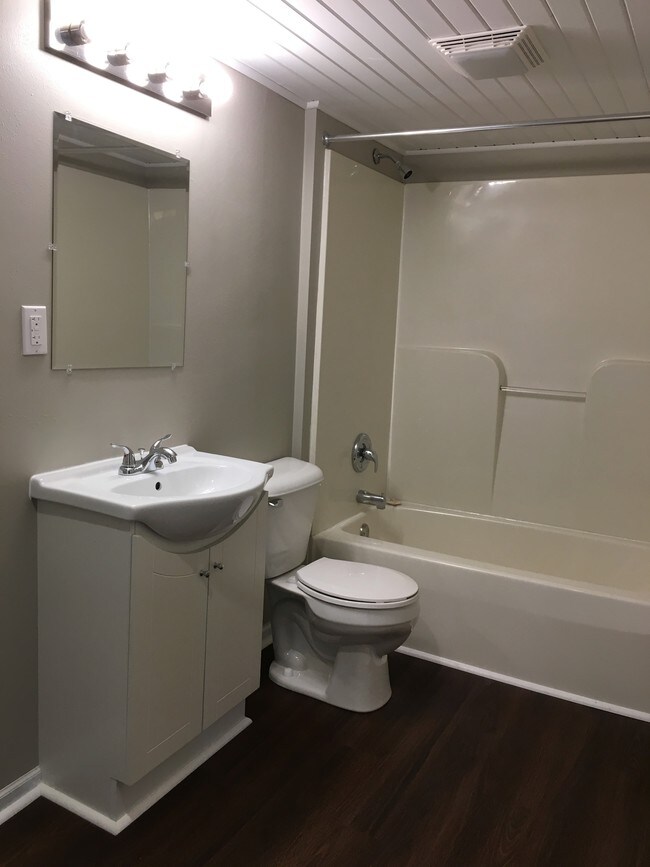 Photo - 223 N West St Unit 4