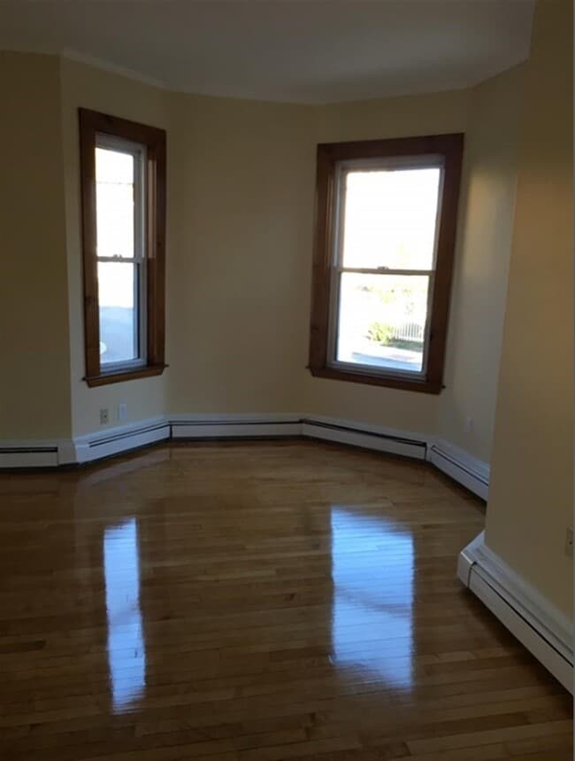 Photo - 77 Lyman Ave Unidad 77