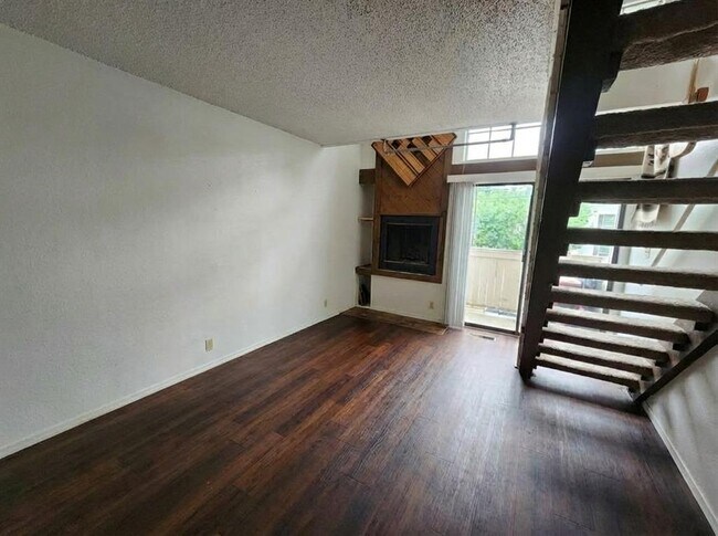 Photo - 701 W 25th St Unit 1