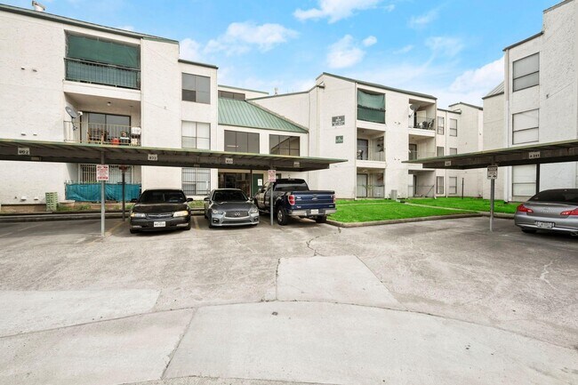 Photo - 2816 S Bartell Dr Unidad 22