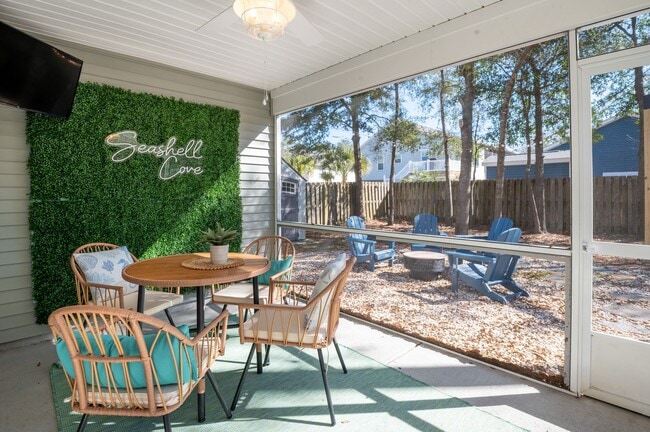 Building Photo - FURNISHED OFF-SEASON MONTHLY RENTAL - ONLY...