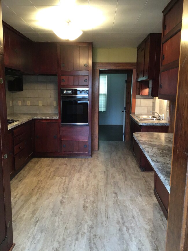 Photo - 1313 W Nichols St