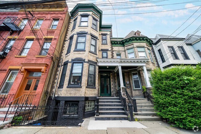 Building Photo - 933A Summit Ave Unit 1 Rental
