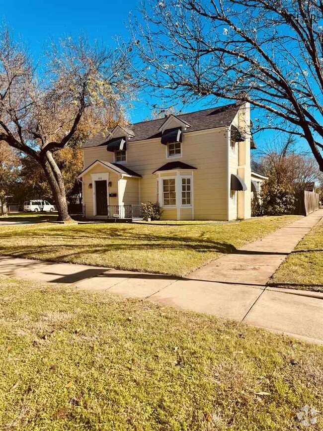 Building Photo - 1515 Tilden St Rental