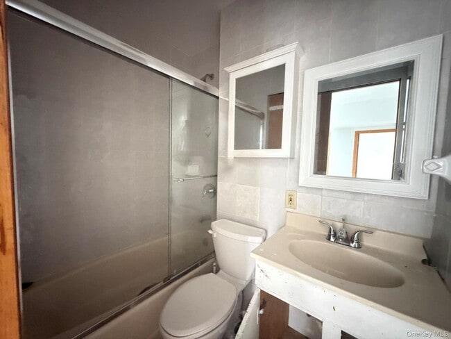 Photo - 49-04 69th St