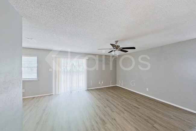 Photo - 12211 Knight Dr