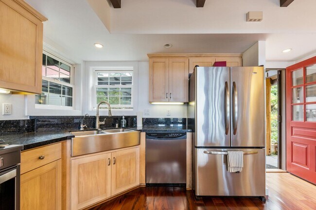 76-886 Hualalai St