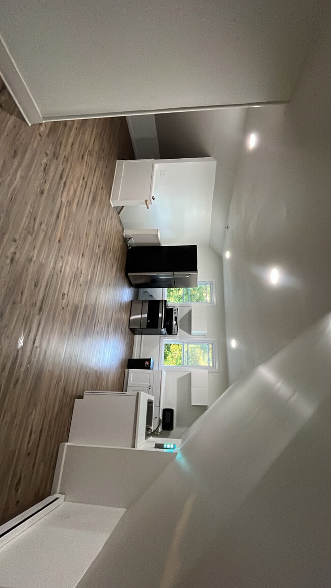 Kitchen - 10 Rowe St Unit Hector Maldonado