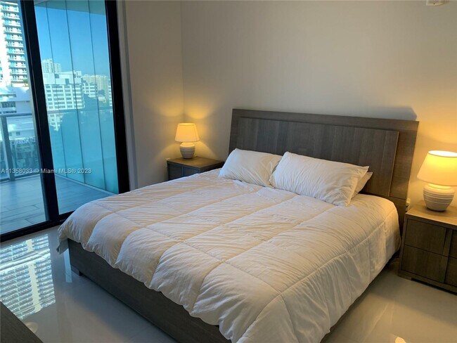 Photo - 1010 Brickell Ave Unidad 2005