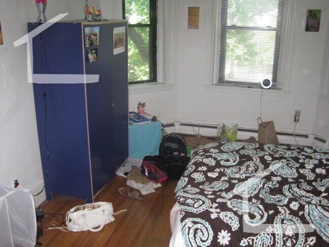 Photo - Garden Level 5 Bed. 2 Bath in Brighton. Heat Included. Laundry on a Site. Parking for Rent. Steps...