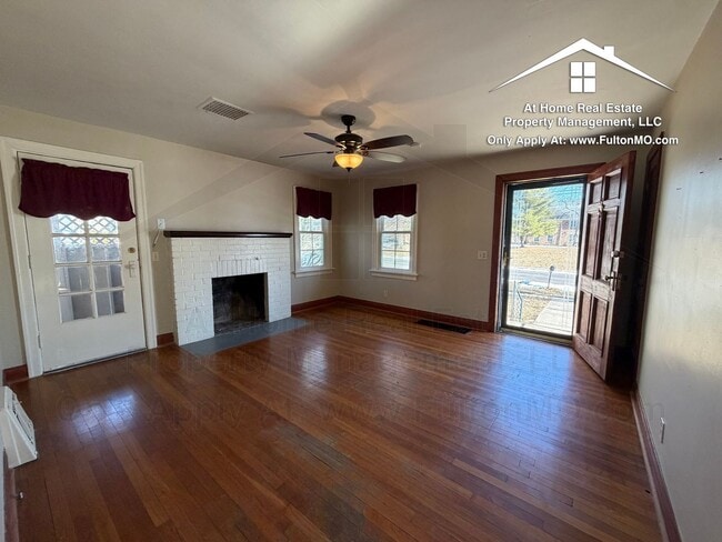 Photo - 707 Hollyhock Dr