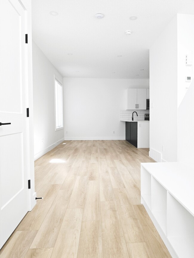 Building Photo - 9207-9117 117 Ave NW Unit 9207 MAIN