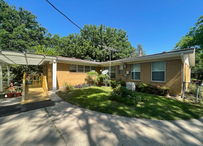 Photo - 1419 Linden Dr