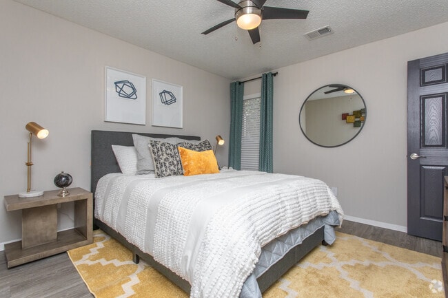 2BR, 2BA - 1072SF