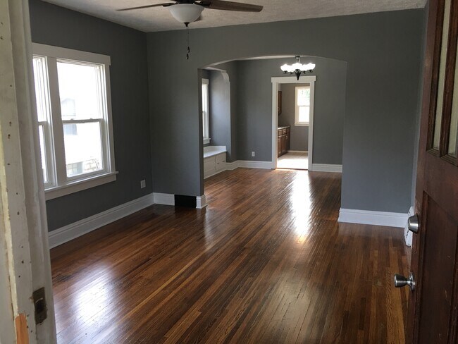 Photo - 704 N Roosevelt Ave