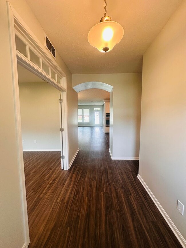 Photo - Contemporary Comfort Meets Convenience in Mt. Washington