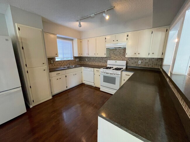 Photo - 412 Blue Valley Dr