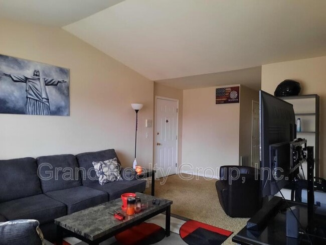 Photo - 1075 N Village Dr