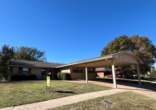 Building Photo - 3 bedroom, 1 3/4 baths NOW AVAILABLE in th...