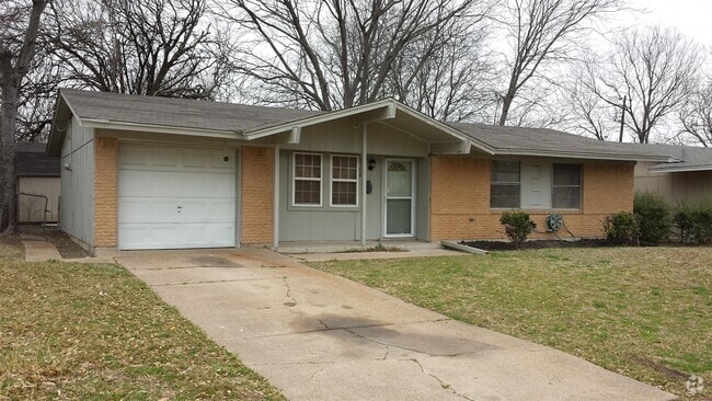 Building Photo - 2308 Bamboo St Rental