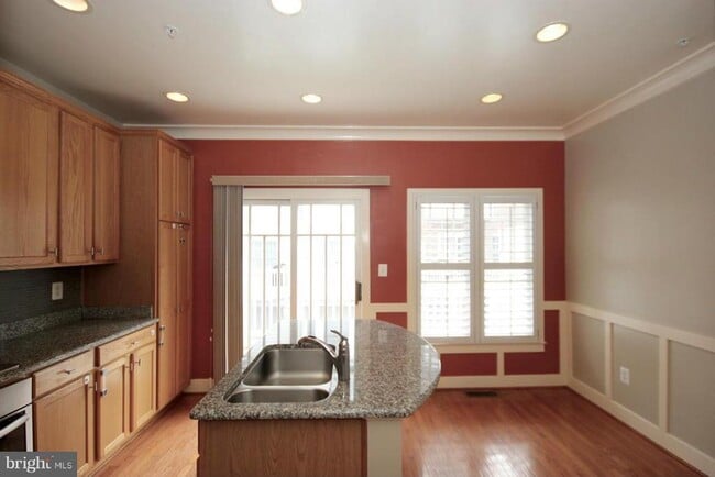 Photo - 2831 11th St N