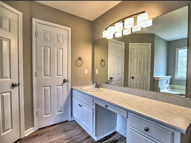 Photo - 1075 Roper Rd