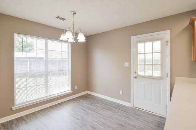 Photo - 122 Forestwood Dr