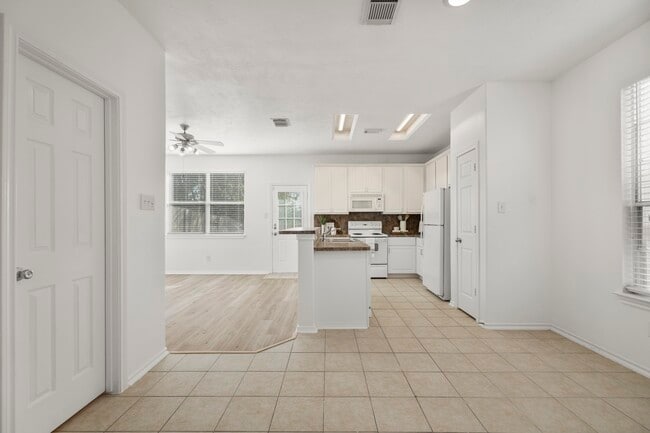 Photo - 2911 Hackamore Hollow Ln