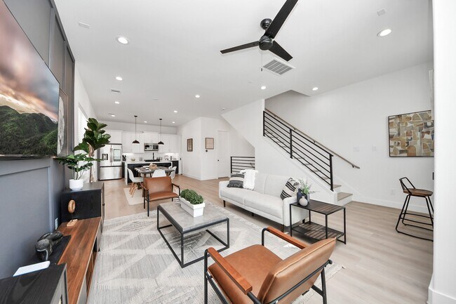 Photo - 2524 Live Oak St