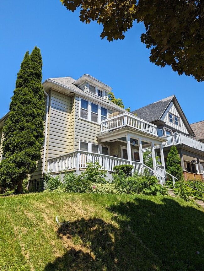 Photo - 2411 N Cramer St Unidad 2411 N Cramer St