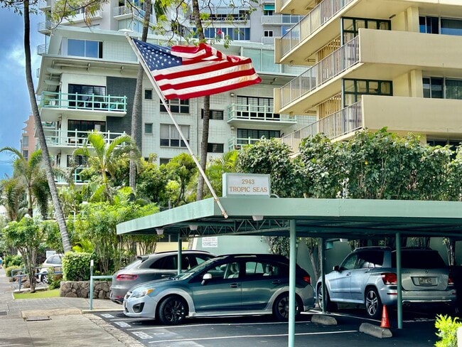 Photo - Tropic Seas one bdrm., one bath apartment, Oceanfront property, by Diamond Head and Kapiolani Park! Unit 103