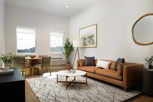 Sala de estar con suelo de superficie dura. - Avalon Bothell Commons