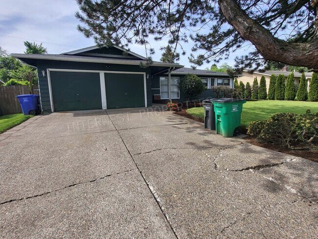 Photo - 3 Bd 1.5 ba Ranch Style Home in NE PDX With Washer/Dryer Hook-ups, Fenced Backyard & 2 Car Garage!