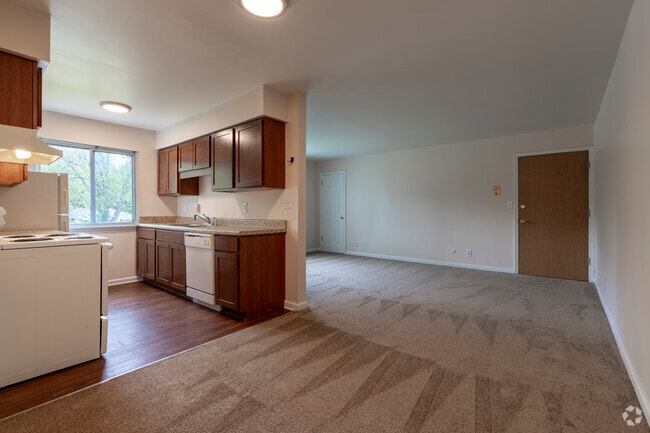 2BR, 1BA - 842SF- Dining Room - Huntington Circle