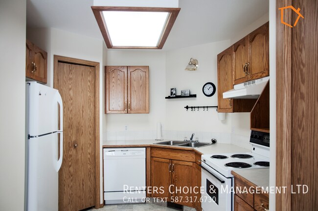 Photo - Easy Walk to Downtown Amenities, Driveway Parking, Spacious Townhouse