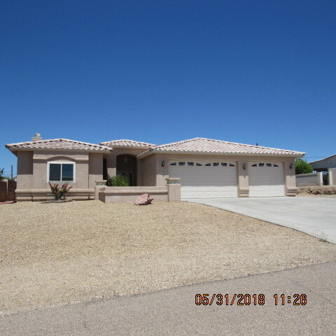 Building Photo - 3 Bedroom 2 bathroom 3 car garage