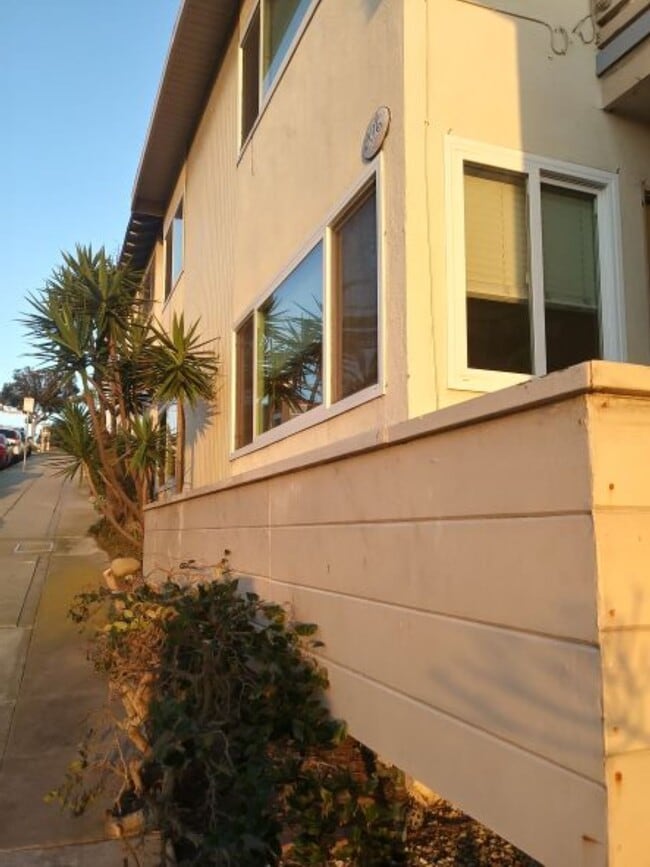 Street View to the Library, Shops and Restaurants - 206 15th St Unit B
