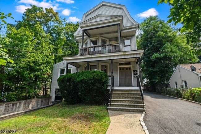 Building Photo - 132 Roseland Ave Unit 1 Rental