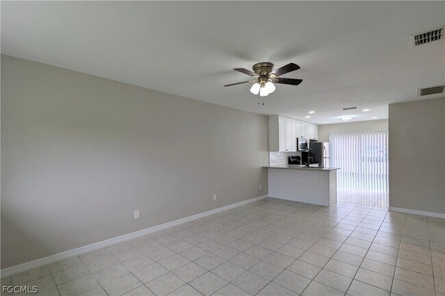 Photo - 427 NE Pine Island Ln